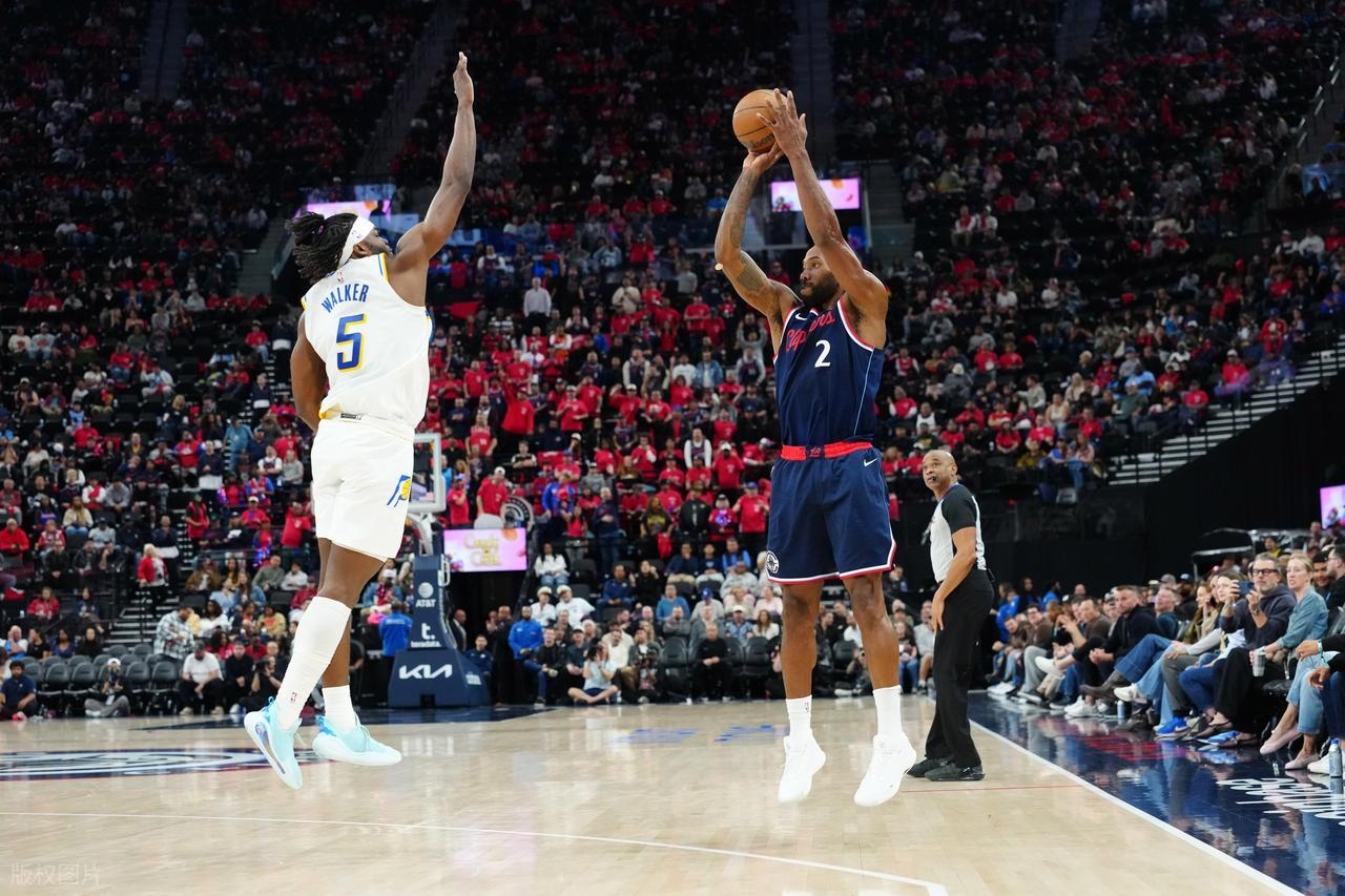 九游app下载最新版本-霍勒迪砍35+11,仍无缘今日最佳，因为伦纳德3节就创队史第二纪录