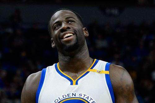 九游体育比分-格林：库里防守比以前好多了 以前总是漏人乱伸手